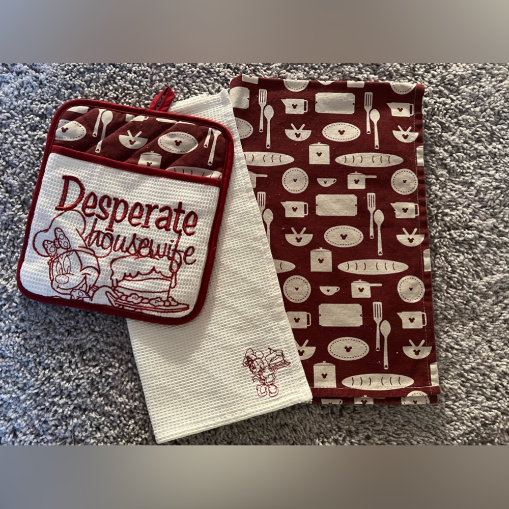 Desperate Housewife Minnie Mouse Towel Set